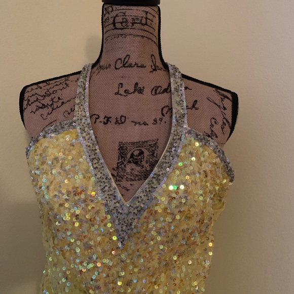 Beautiful special occasion dress - Picture 4 of 8